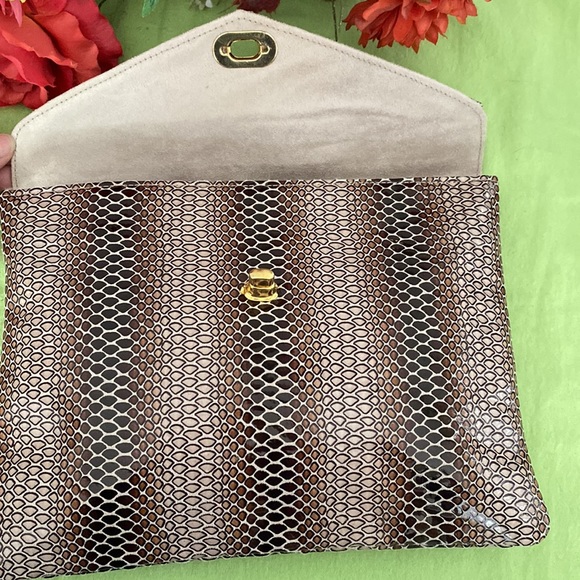 Snake print clutch bag , man made material never used from smoking free home. - Picture 7 of 9